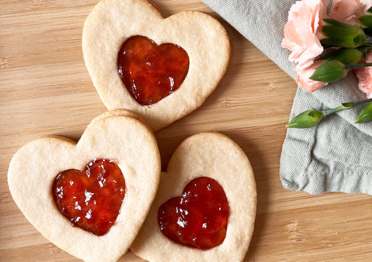 Biscuits sablés aux amandes et à la gelée Rose sauvage et framboise