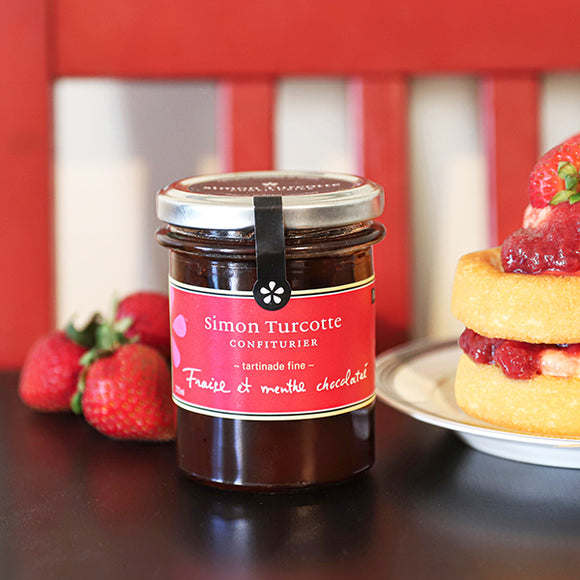 Les meilleures confitures de fraises du Québec. Des confitures artisanales aux produits du terroir. Our strawberry jam collection made with Quebec fruits.