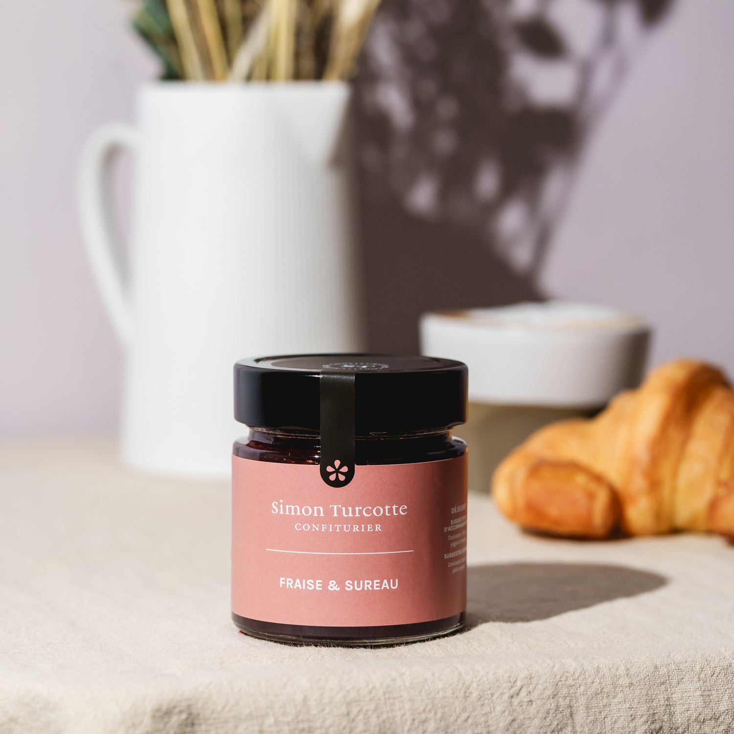 Les meilleures confitures de fraises du Québec. Des confitures artisanales aux produits du terroir. Our strawberry jam collection made with Quebec fruits.